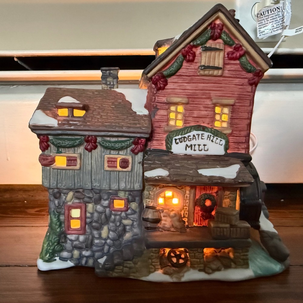 VTG Santas Workbench Collection 2001 Ludgate Hill Mill Lighted Porcelain House